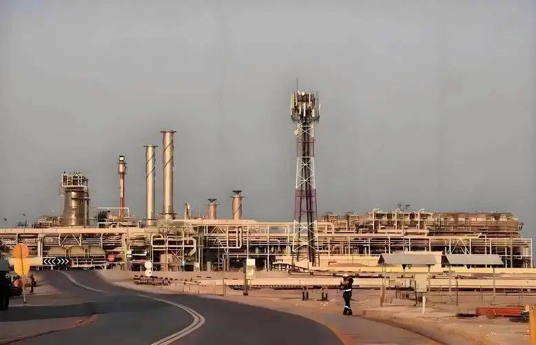 普京乘兴而归<strong></p>
<p>员工虚拟币</strong>,专机还没回到本土,平地响起一声惊雷,俄军工厂又被炸成废墟,140人伤亡