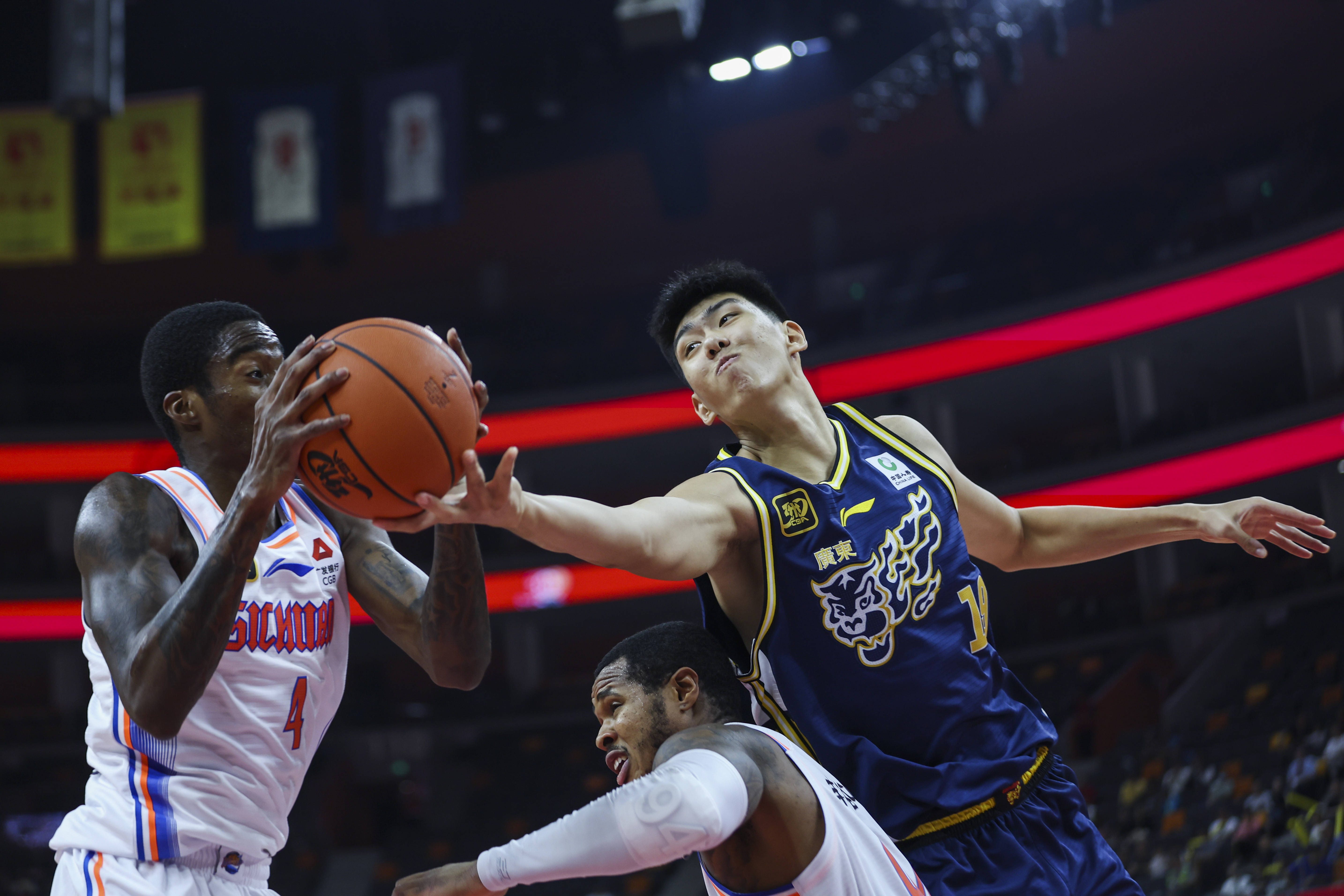 曝广东辽宁北控同曦正积极谈判 交易徐昕王岚嵚等人