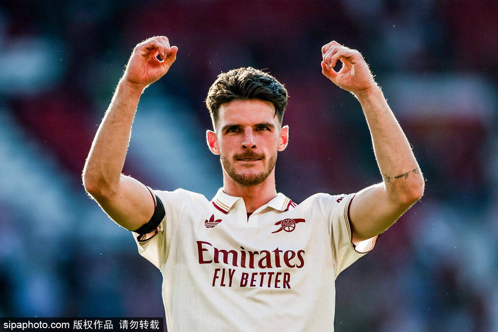 观战台:曼城火拼热刺争英超榜首 皇马巴萨冲击两连胜