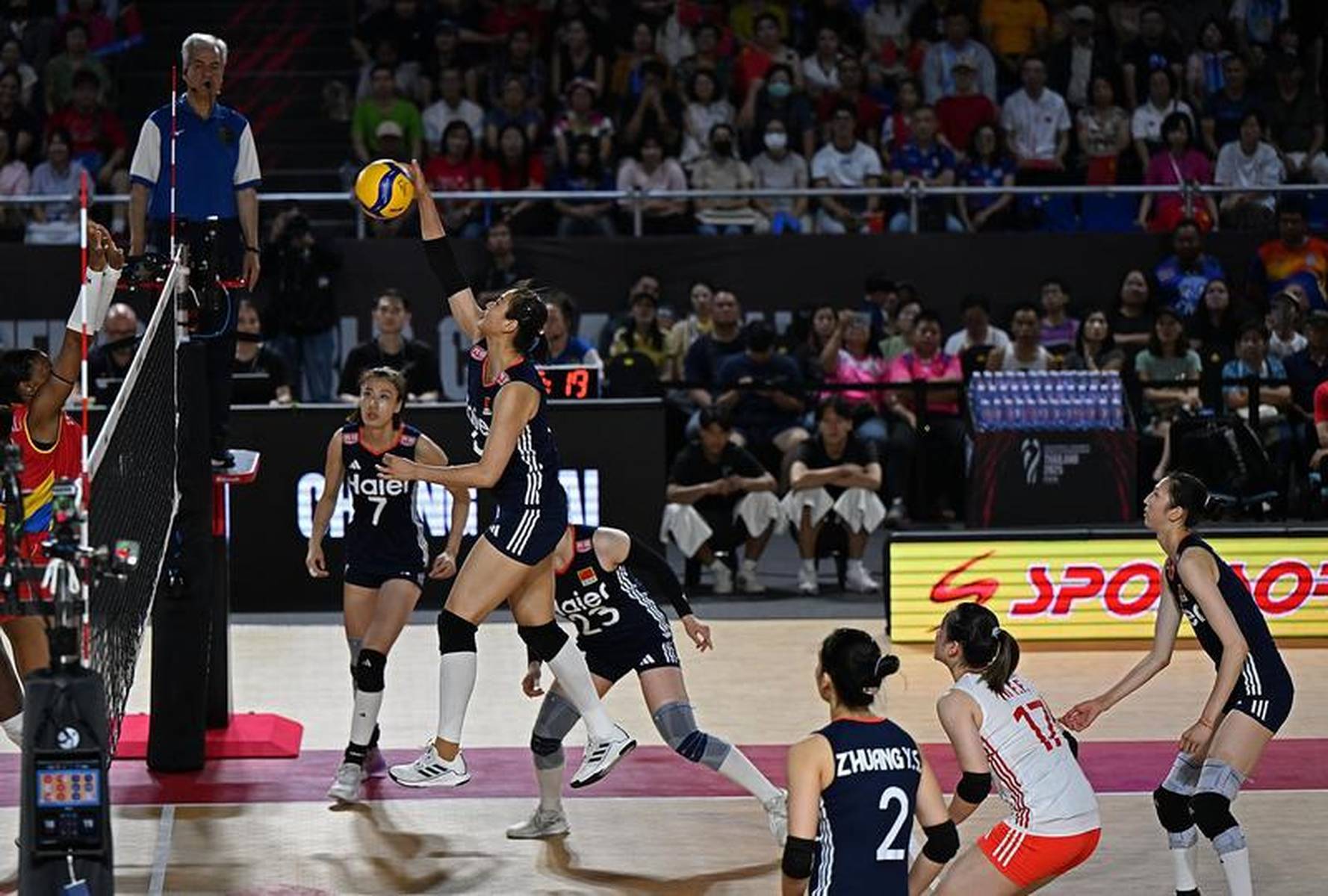 榜首战<strong></p>
<p>比特币换虚拟货币</strong>!中国女排赢酣畅淋漓一胜 李盈莹的替补揽得分王