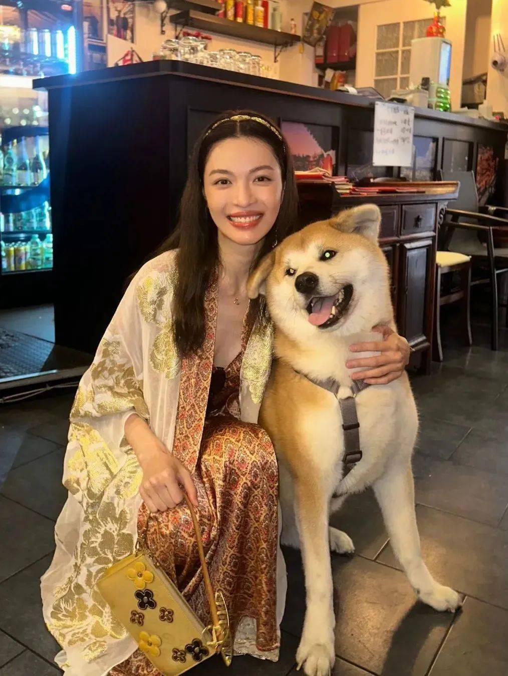 质感女人怎么都在穿这个颜色<strong></p>
<p>比特币换虚拟货币</strong>?