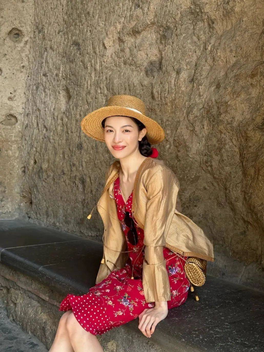 质感女人怎么都在穿这个颜色<strong></p>
<p>比特币换虚拟货币</strong>?