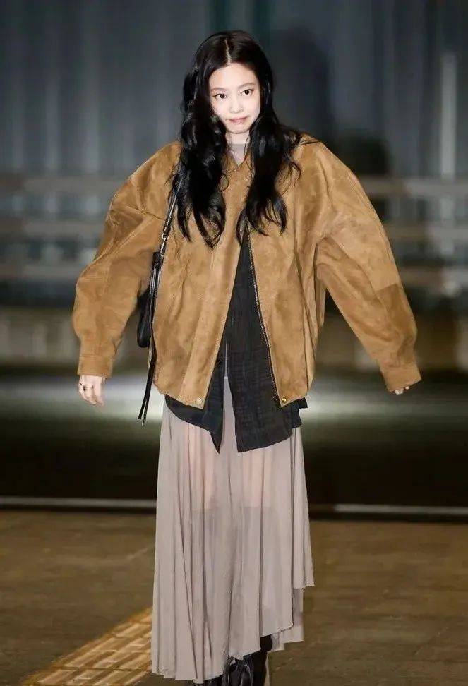 质感女人怎么都在穿这个颜色<strong></p>
<p>比特币换虚拟货币</strong>?