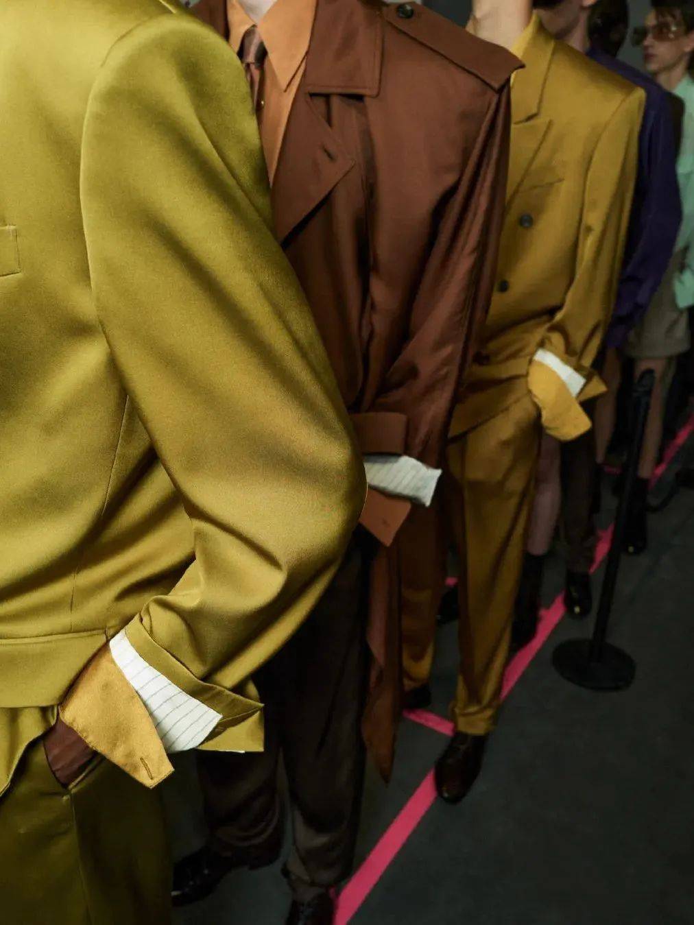 质感女人怎么都在穿这个颜色<strong></p>
<p>比特币换虚拟货币</strong>?