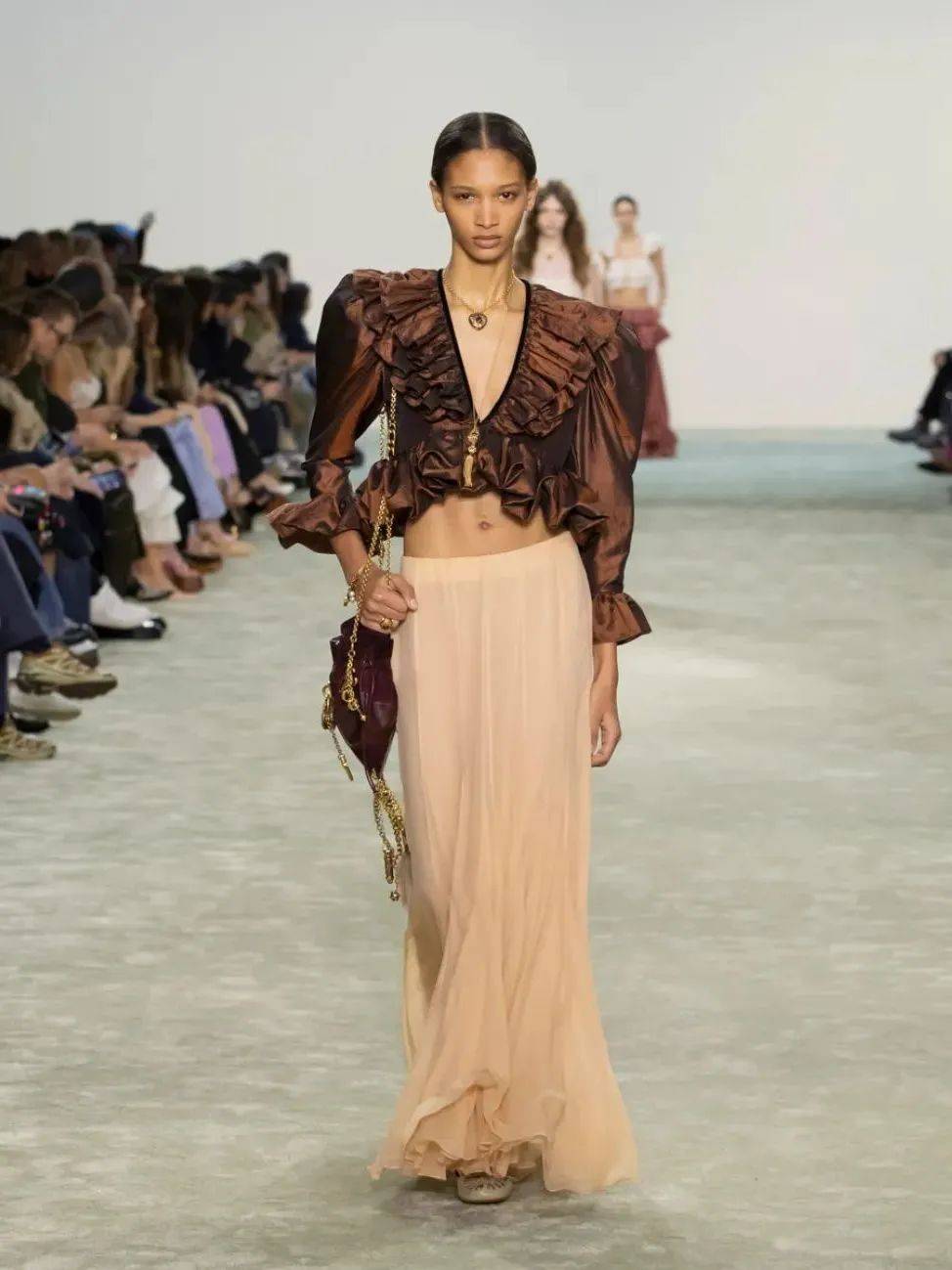 质感女人怎么都在穿这个颜色<strong></p>
<p>比特币换虚拟货币</strong>?