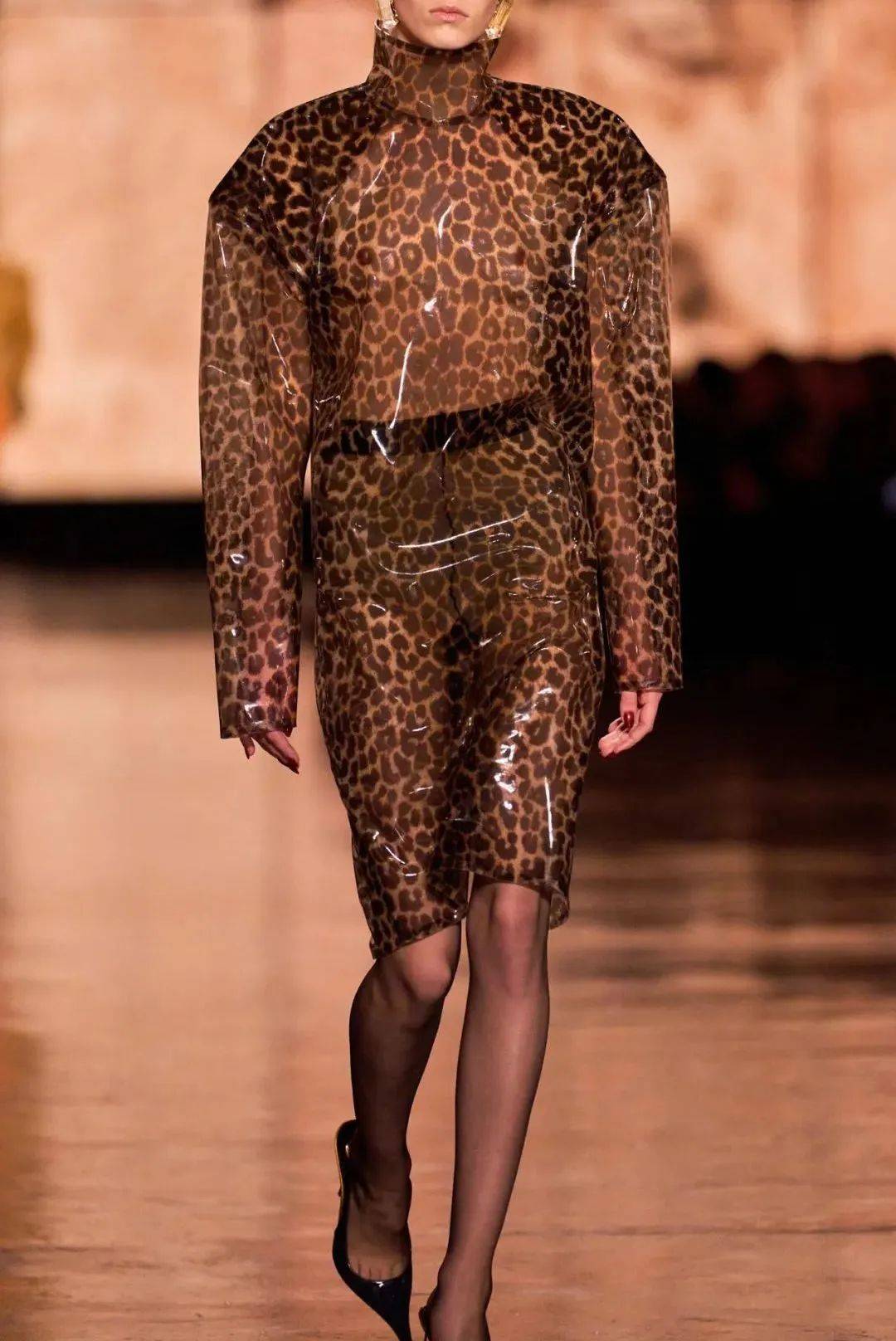 质感女人怎么都在穿这个颜色<strong></p>
<p>比特币换虚拟货币</strong>?