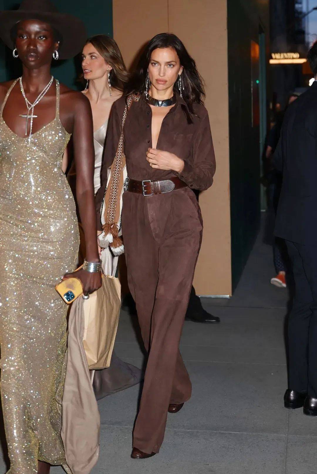 质感女人怎么都在穿这个颜色<strong></p>
<p>比特币换虚拟货币</strong>?