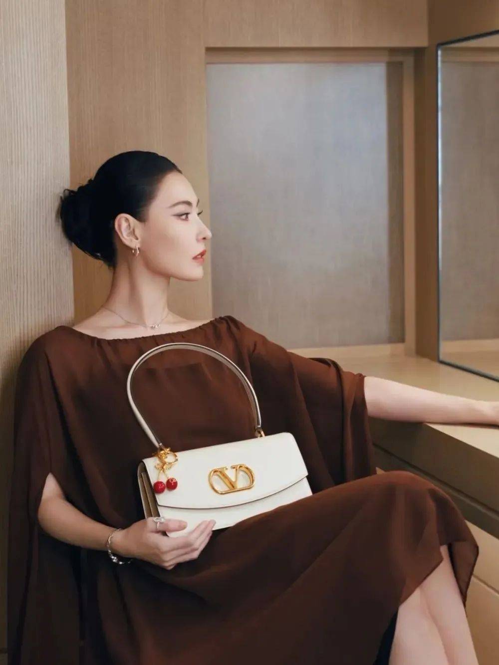 质感女人怎么都在穿这个颜色<strong></p>
<p>比特币换虚拟货币</strong>?