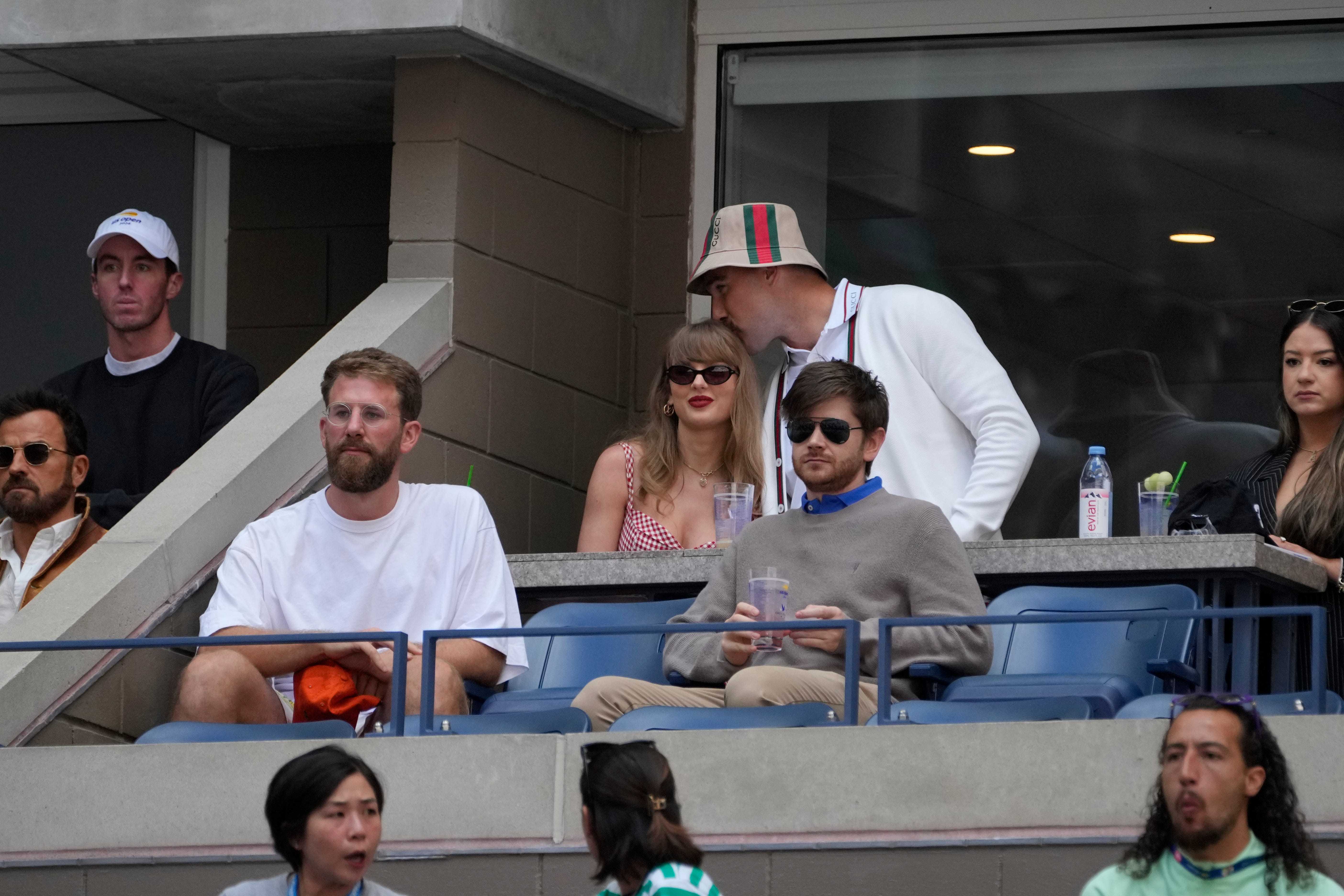 天后霉霉与运动员男友订婚<strong></p>
<p>比特币换虚拟货币</strong>,戴百万钻戒配卡地亚腕表,官宣照含金量略高!