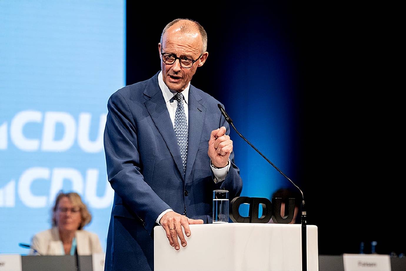 德国总理于10月访华！突然撕毁合作协议<strong></p>
<p>比特币换虚拟货币</strong>，宣布放弃中企涡轮机，默茨的手段还是太狠