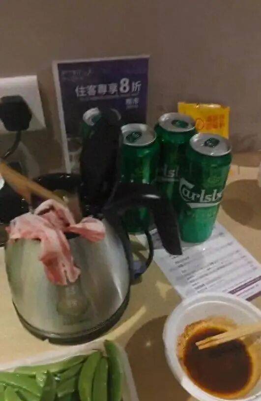男子发视频“炫耀”用客房水壶煮火锅<strong></p>
<p>虚拟币扫码</strong>，当事酒店回应