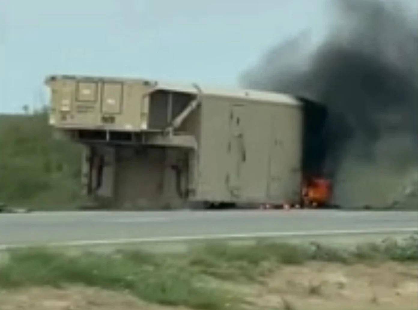 美军再迎噩耗!一声巨响:萨德反导核心当街变废铁<strong></p>
<p>虚拟币扫码</strong>,现场燃起大火