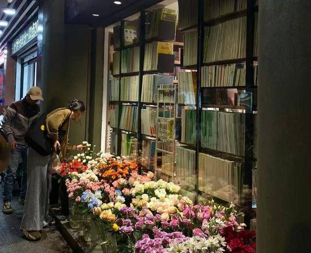 七夕不送玫瑰改送花菜<strong></p>
<p>虚拟币扫码</strong>!这一届年轻人“反套路”重新定义浪漫