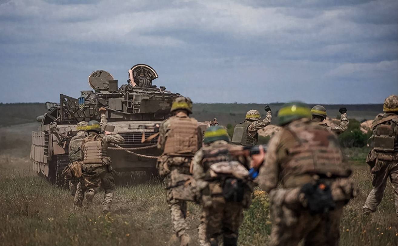 战局突变!俄军进攻乌克兰中部<strong></p>
<p>虚拟币扫码</strong>,昔日盟友突然倒戈,泽连斯基何去何从?