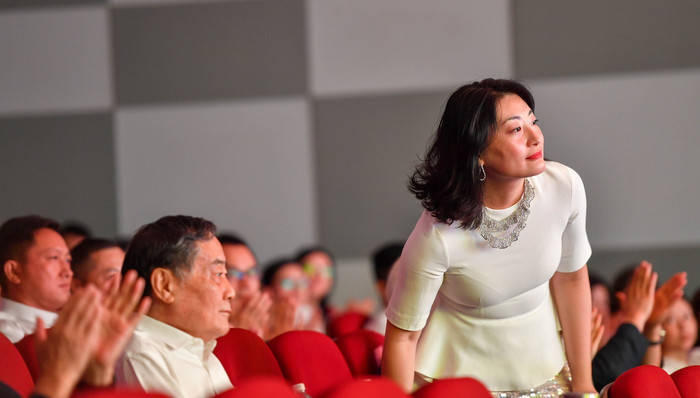 商业头条No.89 | 专访宗馥莉：做一个“追赶者”<strong></p>
<p>虚拟币扫码</strong>，不急于证明自己