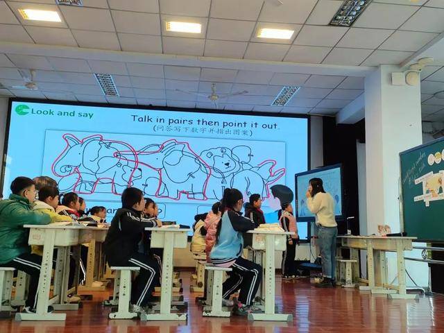 新版英语教材“难出圈”<strong></p>
<p>虚拟币扫码</strong>?三大出版社回应