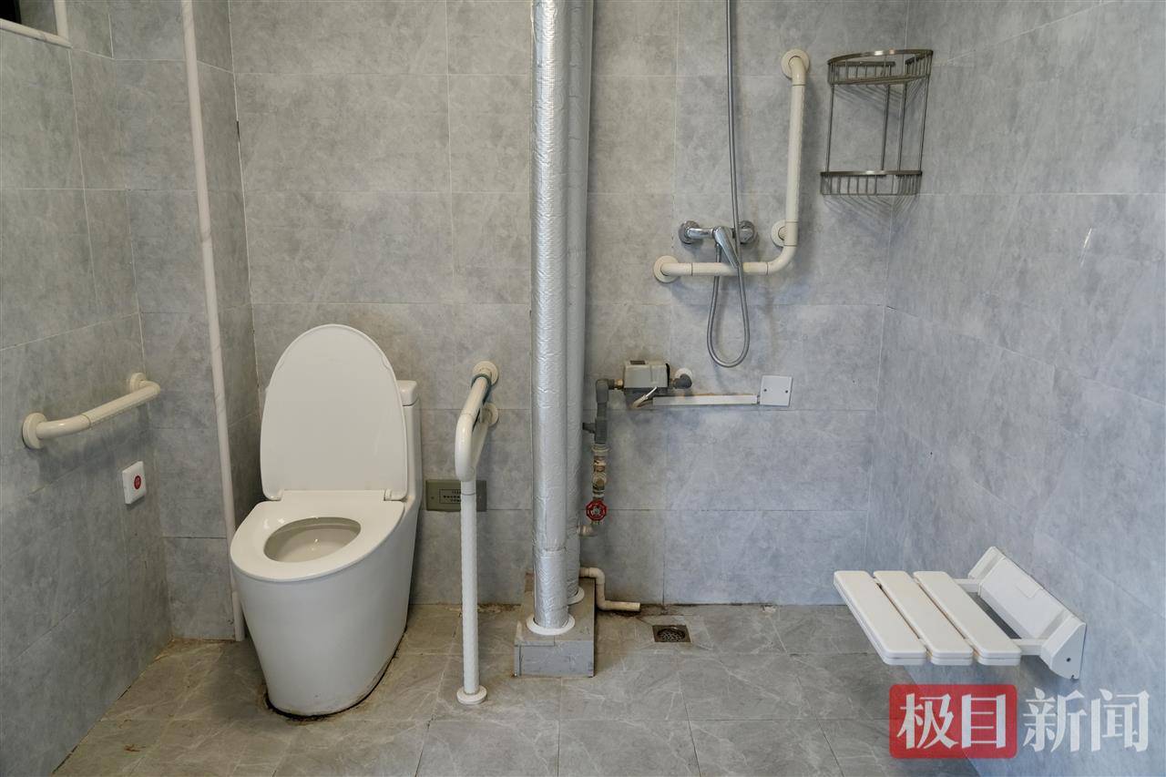 “玻璃娃娃”田艳青踏入武大校园！校方准备无障碍宿舍<strong></p>
<p>DW虚拟币</strong>，母亲能同寝陪读