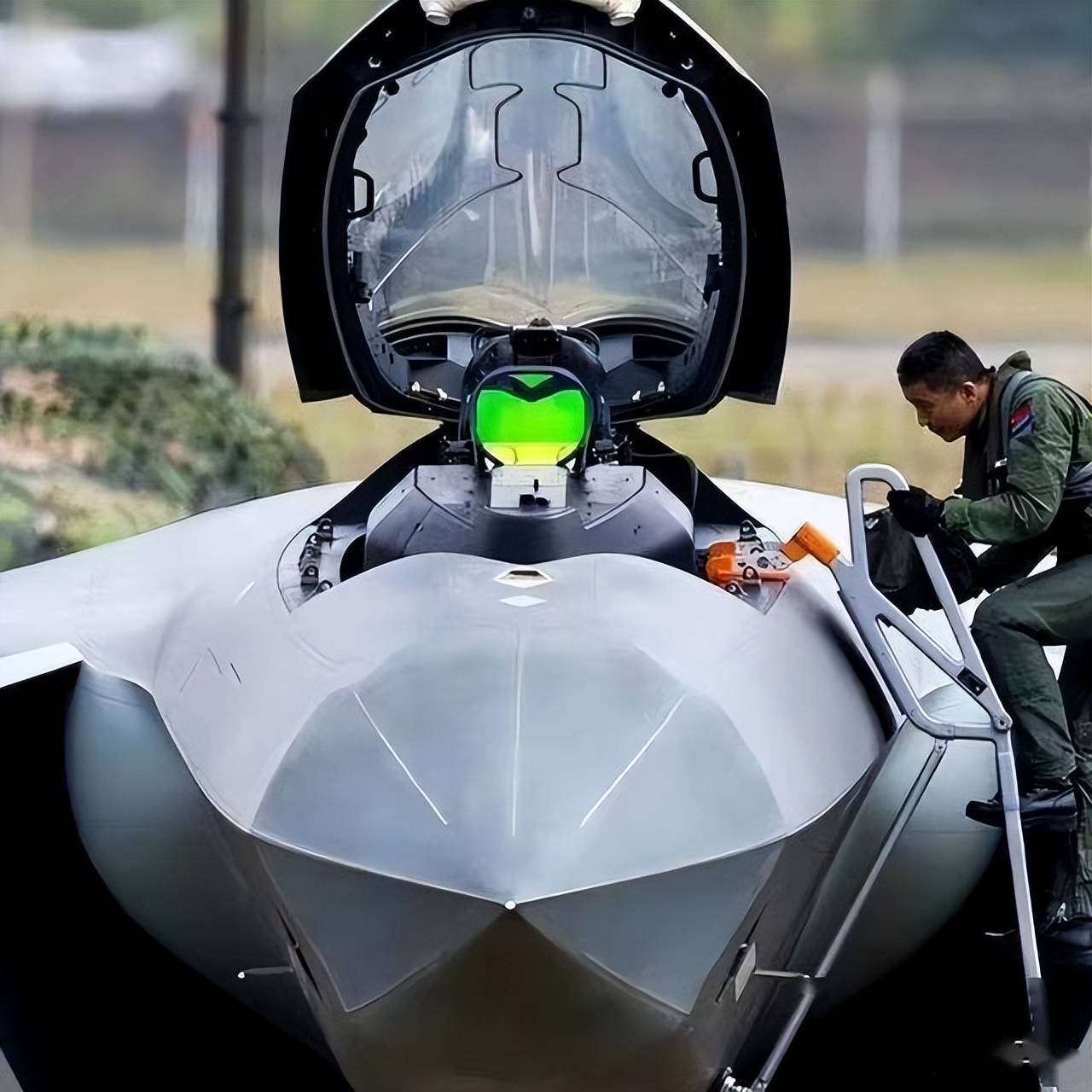 中航官宣歼-20S性能升级<strong></p>
<p>DW虚拟币</strong>，不仅飞得更远，更要改写空战规则