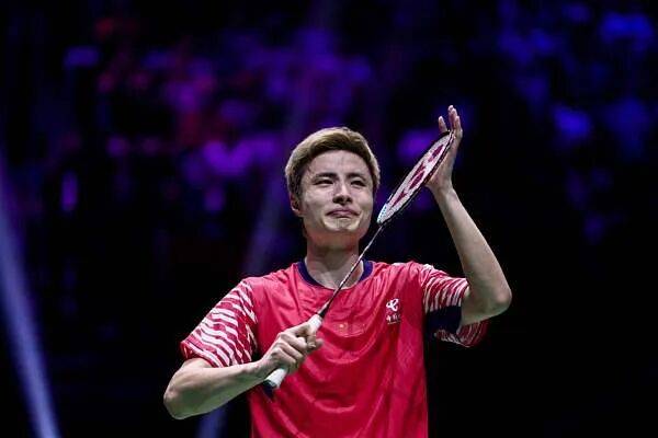 祝贺！石宇奇2比1逆转昆拉武特<strong></p>
<p>DW虚拟币</strong>，获得羽毛球世锦赛男单冠军！