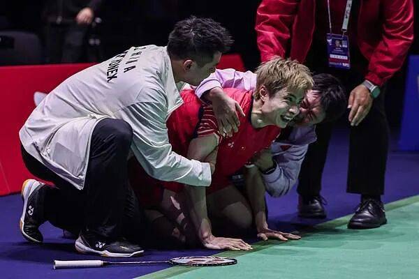 祝贺！石宇奇2比1逆转昆拉武特<strong></p>
<p>DW虚拟币</strong>，获得羽毛球世锦赛男单冠军！