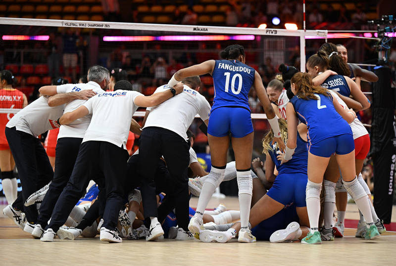 女排世锦赛｜到淘汰赛就萎靡，打二流对手还失常，无缘八强的中国女排怎么了？