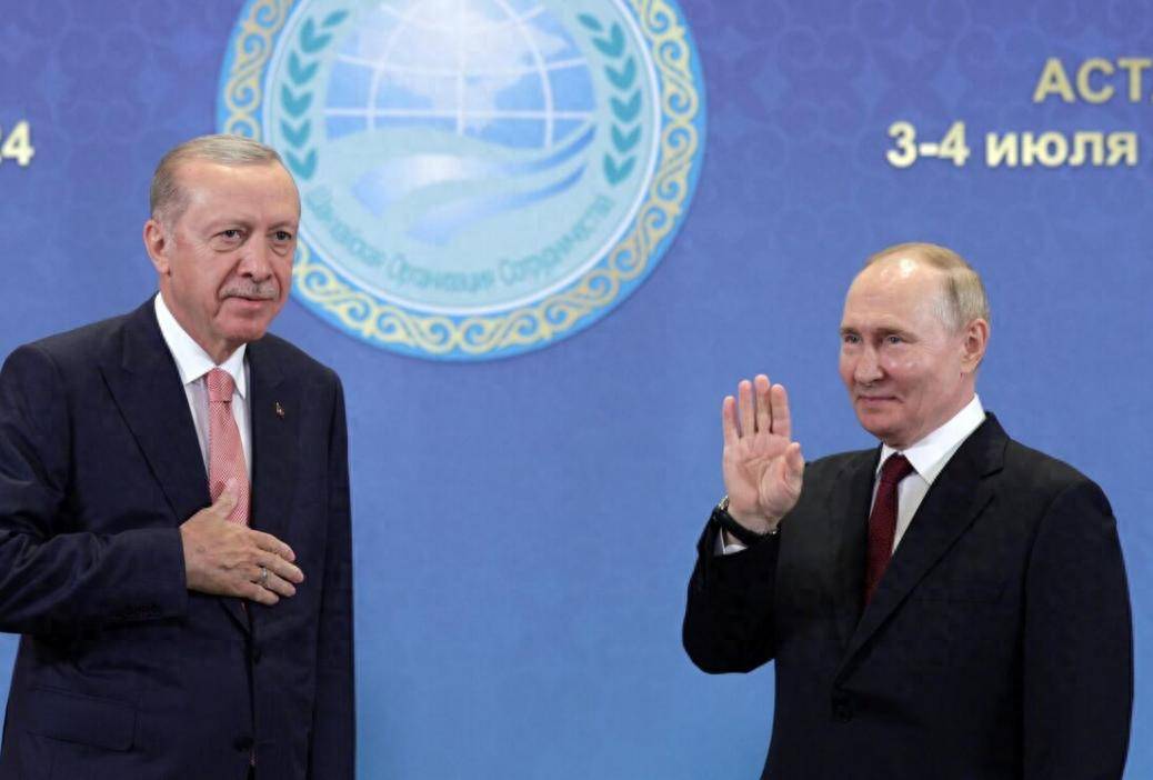 与普京会面后，埃尔多安缺席阅兵，并在上合峰会中提及俄乌冲突