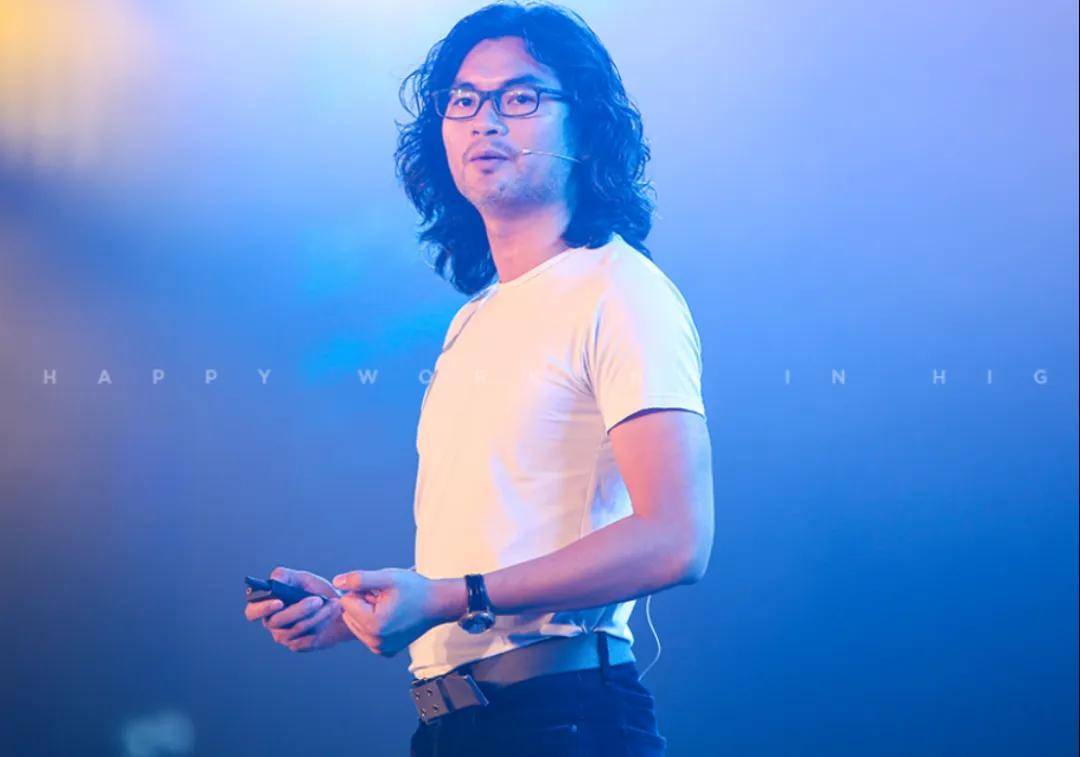 一年净赚5亿!佛山兄妹干出行业第一股<strong></p>
<p>会员虚拟币</strong>,市值超300亿