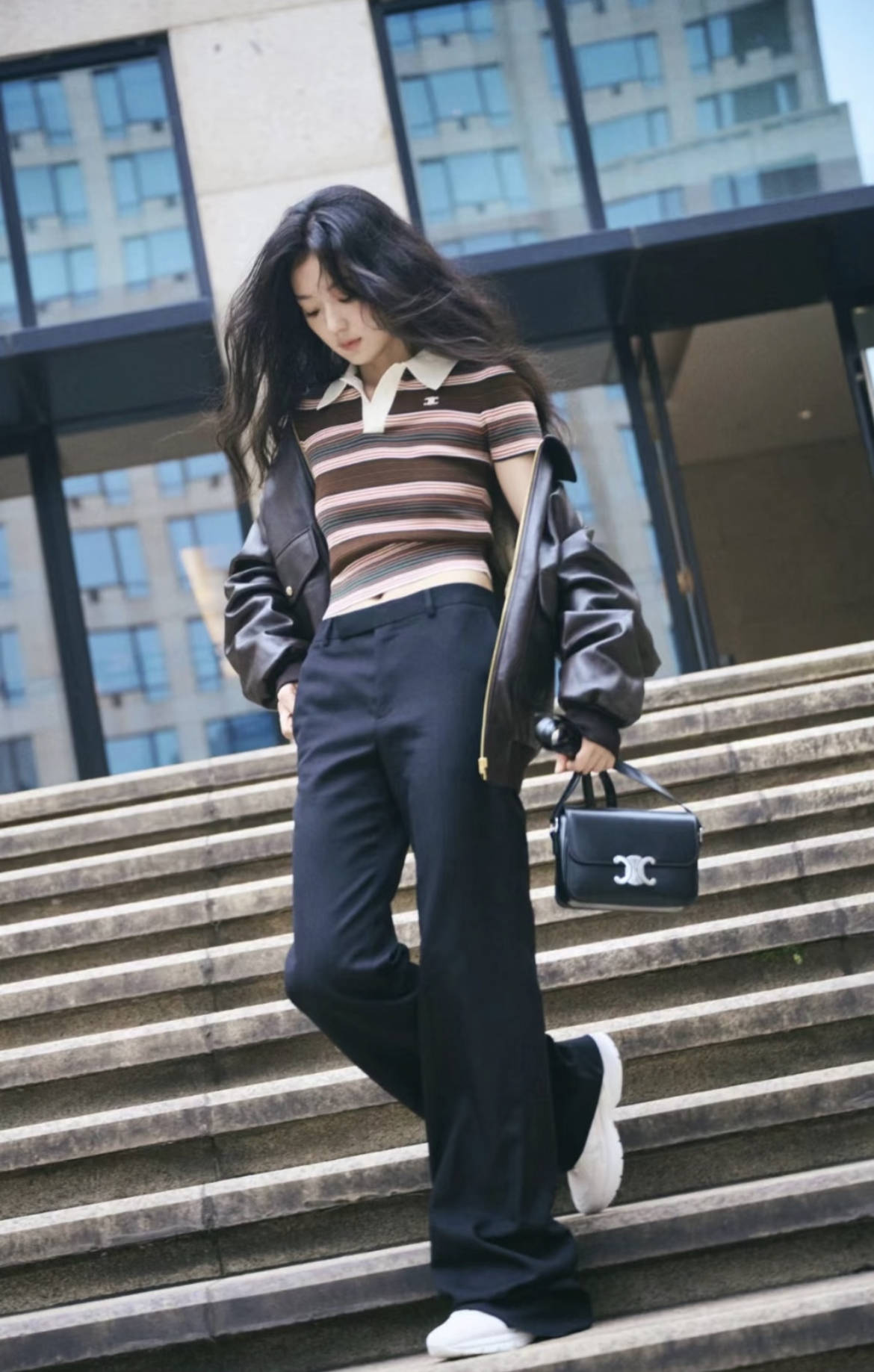 50岁佘诗曼机场街拍秀蛮腰身材绝了<strong></p>
<p>会员虚拟币</strong>！王心凌同样穿法重返18岁