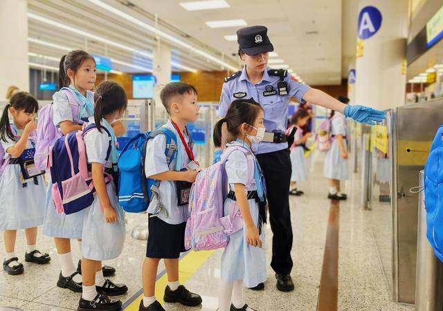 深港跨境学童开学了<strong></p>
<p>会员虚拟币</strong>,刷指纹10秒快捷通关