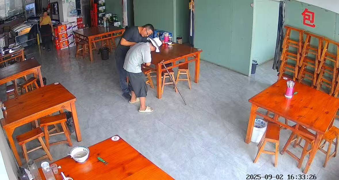 店门口大爷竹筐卖不动<strong></p>
<p>寿司虚拟币</strong>,河南周口面馆老板暖心发视频帮卖,网友隔空下单:我出钱你送人