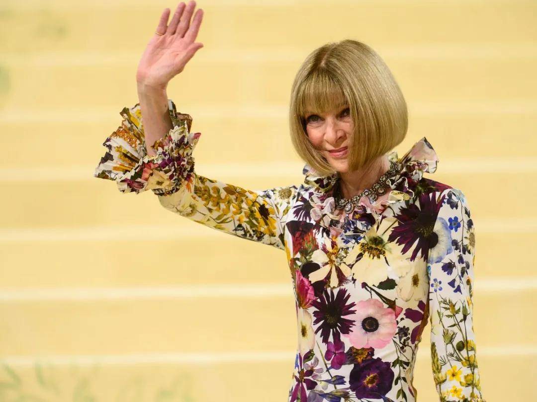 年近四十<strong></p>
<p>寿司虚拟币</strong>，二孩妈妈，不骨感不时髦，却成了女魔头接班人