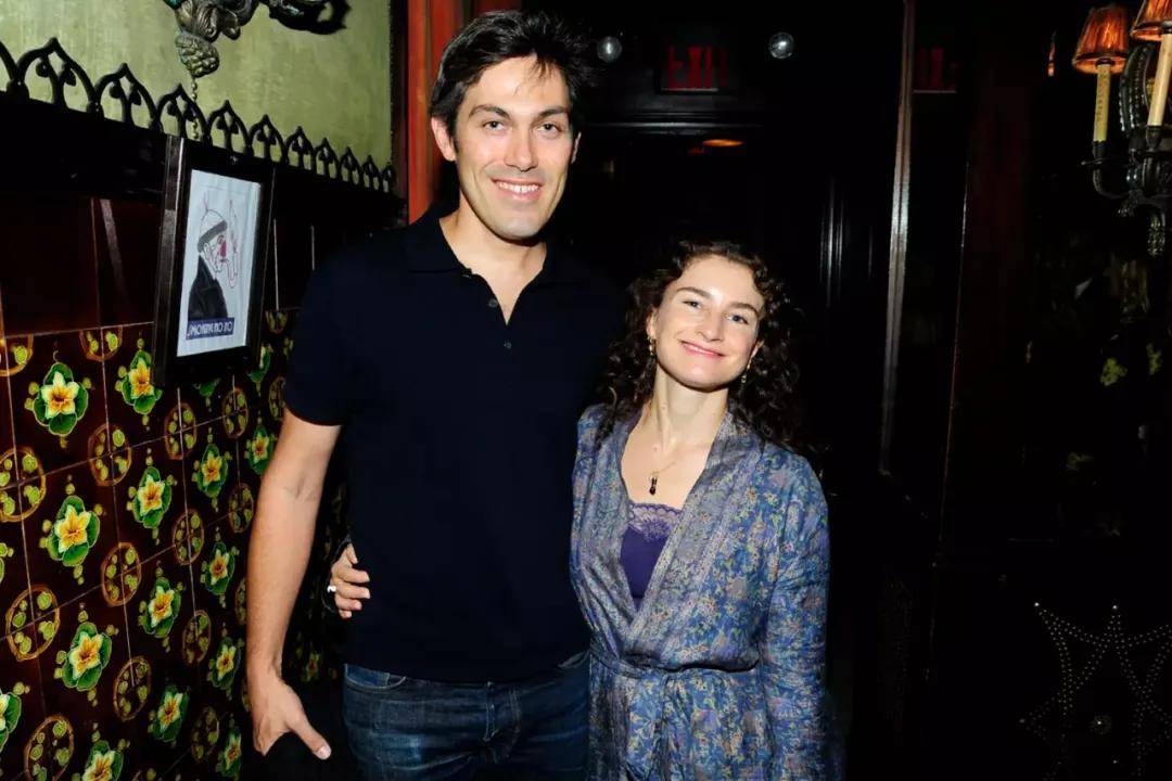 年近四十<strong></p>
<p>寿司虚拟币</strong>，二孩妈妈，不骨感不时髦，却成了女魔头接班人