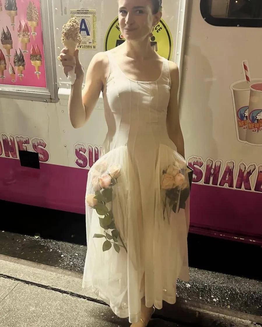 年近四十<strong></p>
<p>寿司虚拟币</strong>，二孩妈妈，不骨感不时髦，却成了女魔头接班人