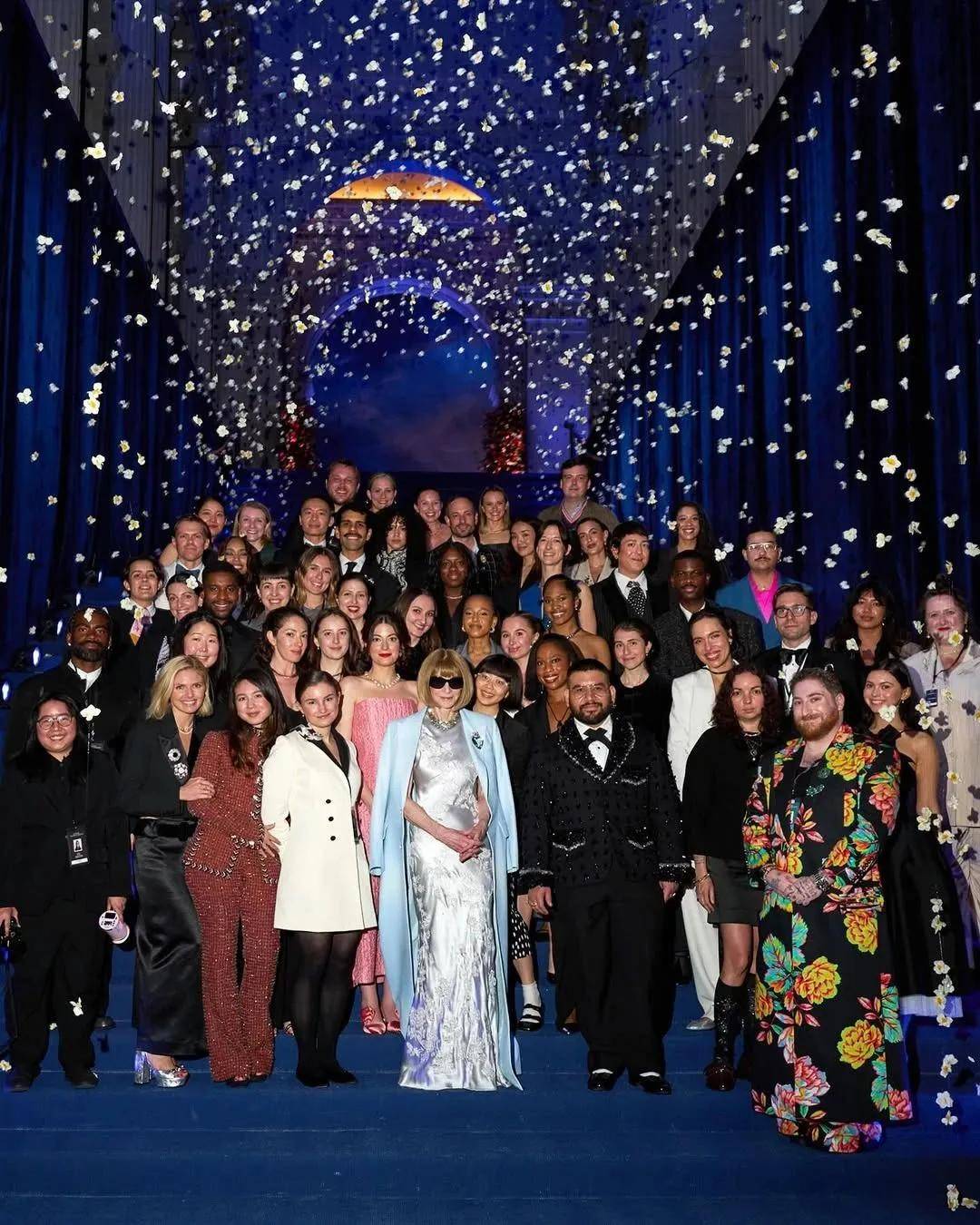 年近四十<strong></p>
<p>寿司虚拟币</strong>，二孩妈妈，不骨感不时髦，却成了女魔头接班人