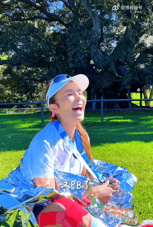 知名主持人朱迅跑完悉尼马拉松全马<strong></p>
<p>寿司虚拟币</strong>，开心大笑：又创造个人最好成绩