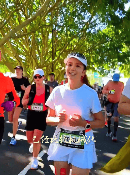 知名主持人朱迅跑完悉尼马拉松全马<strong></p>
<p>寿司虚拟币</strong>，开心大笑：又创造个人最好成绩