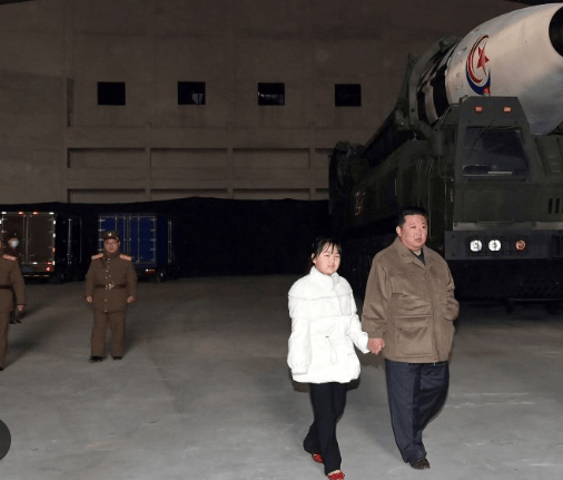 金正恩女儿首登国际舞台<strong></p>
<p>虚拟币寿司</strong>，引爆接班传闻！英国首相被架空，工党内斗成全武行…