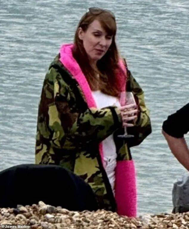 金正恩女儿首登国际舞台<strong></p>
<p>虚拟币寿司</strong>，引爆接班传闻！英国首相被架空，工党内斗成全武行…