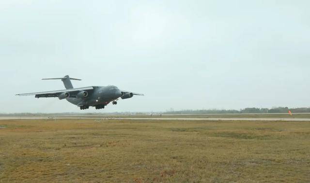 阅兵最帅女机长<strong></p>
<p>虚拟币寿司</strong>，是她！