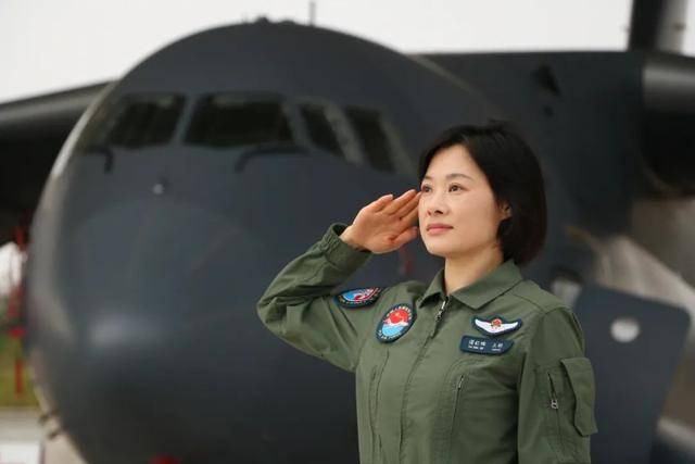 阅兵最帅女机长<strong></p>
<p>虚拟币寿司</strong>，是她！