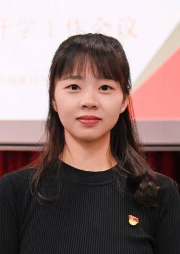 “民兵方队中一眼就认出了她<strong></p>
<p>虚拟币寿司</strong>,我们的陈老师!”