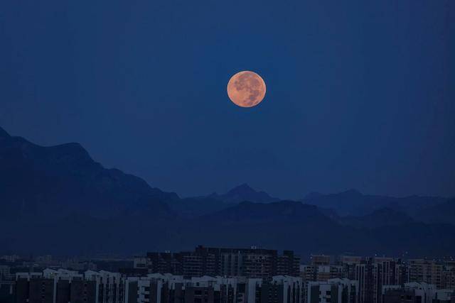 刷屏朋友圈<strong></p>
<p>虚拟币封卡</strong>！“红月亮”高清大图来了