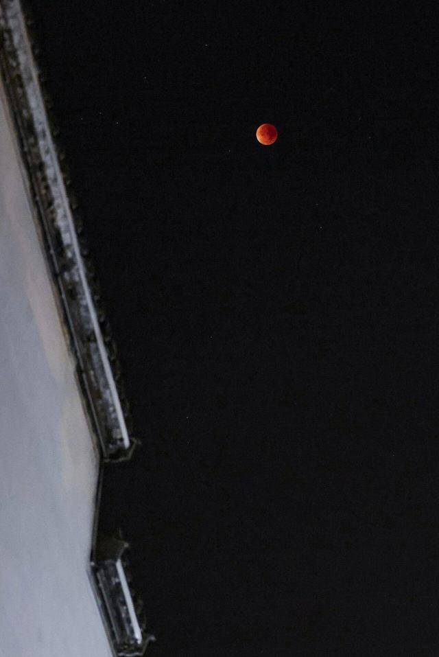 刷屏朋友圈<strong></p>
<p>虚拟币封卡</strong>！“红月亮”高清大图来了