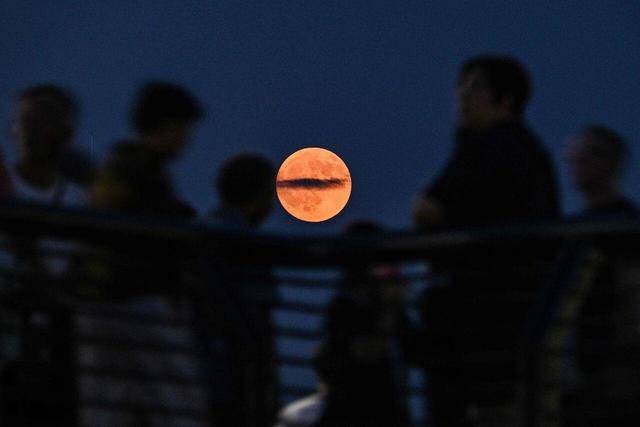 刷屏朋友圈<strong></p>
<p>虚拟币封卡</strong>！“红月亮”高清大图来了