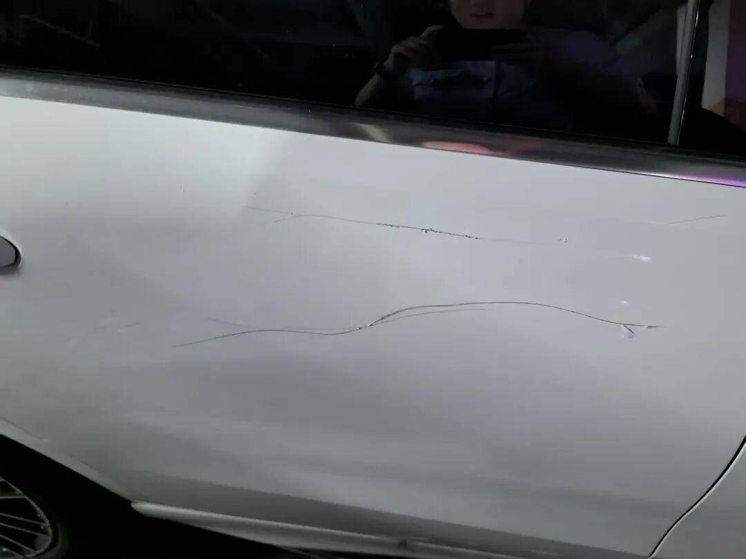 女子用铁片将邻居奔驰车划开数个口子<strong></p>
<p>虚拟币封卡</strong>，被采取刑事强制措施 双方曾因车门磕碰发生口角