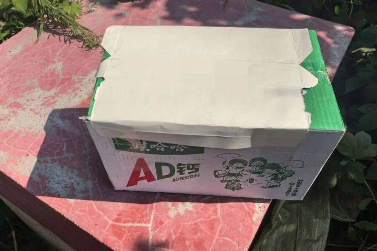 路边发现可疑包裹，一男子鬼鬼祟祟……民警打开后惊呆了