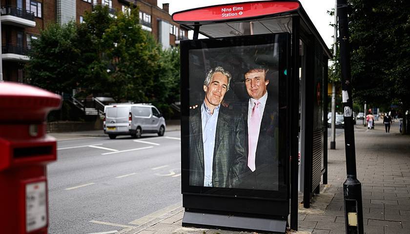 美国民主党人公开“特朗普给爱泼斯坦的庆生信”<strong></p>
<p>转错虚拟币</strong>，克林顿也在文件中