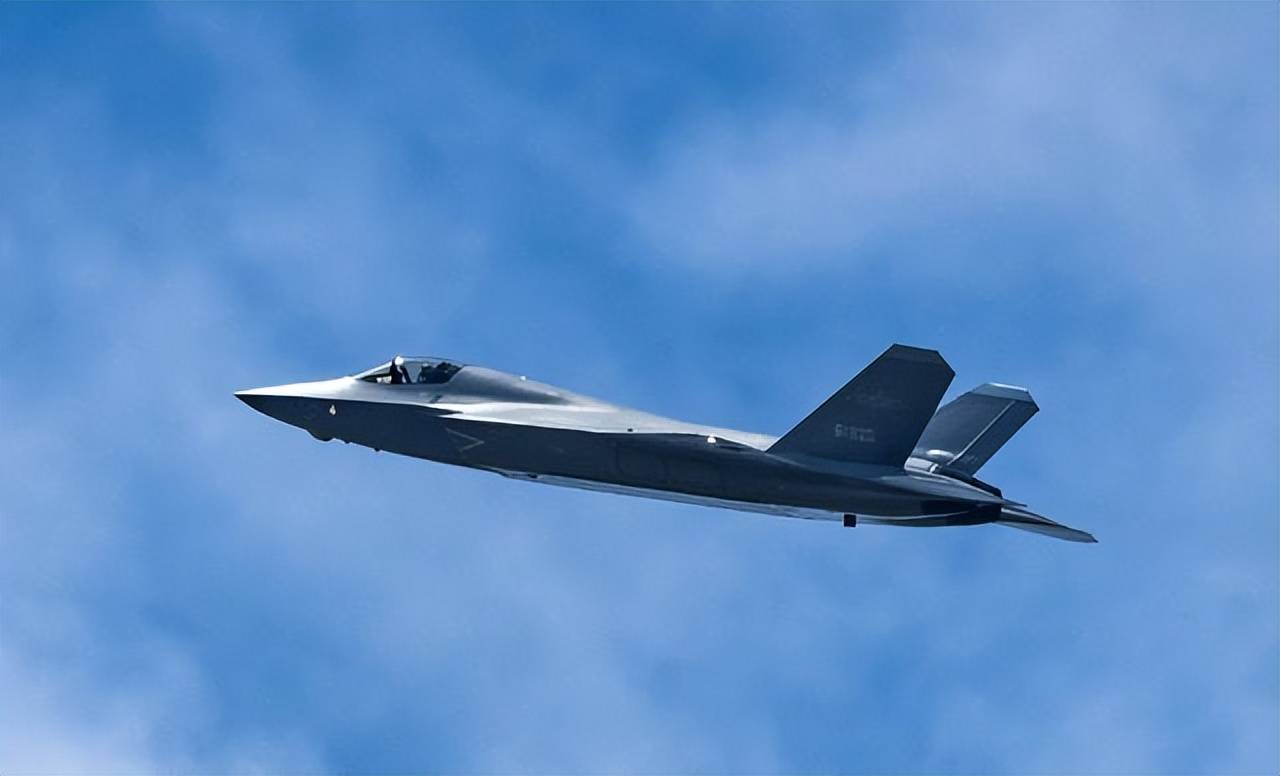 歼-35弹舱细节公开:6枚霹雳-15只是前菜<strong></p>
<p>转错虚拟币</strong>,真正的王牌是神秘弹药