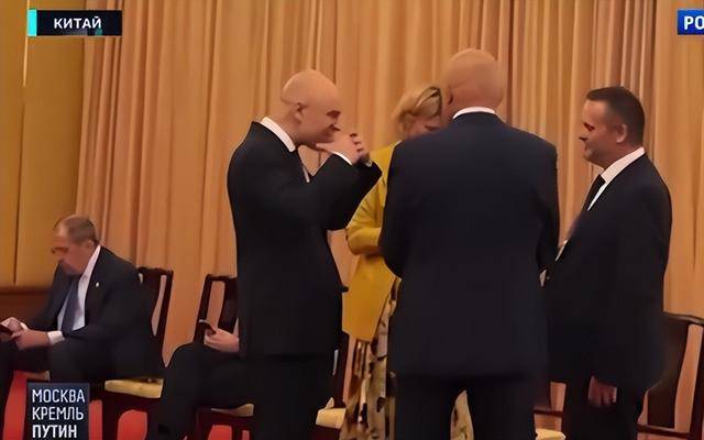 在普京下榻住所<strong></p>
<p>转错虚拟币</strong>，拉夫罗夫询问“拉布布在哪”