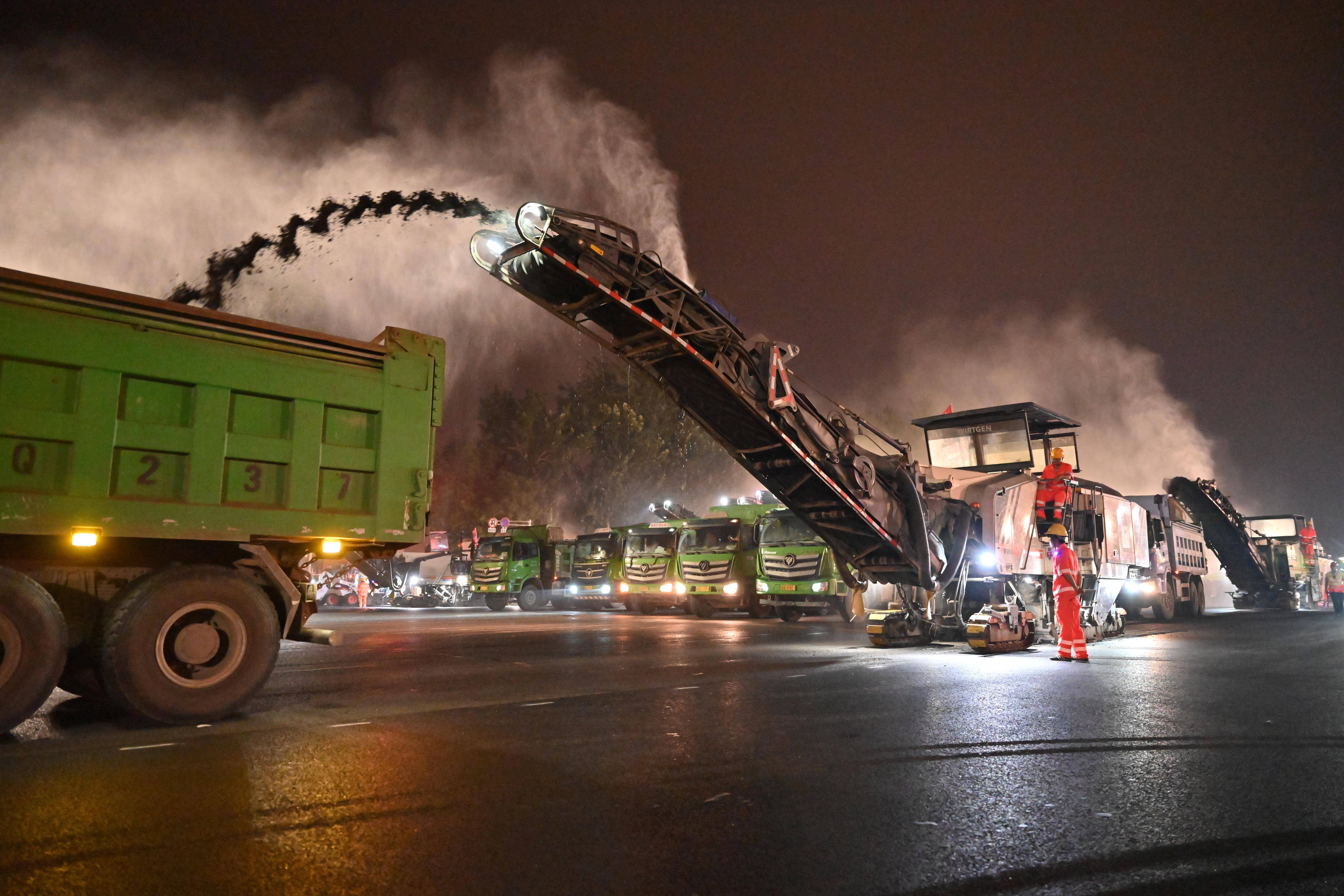 “中国速度”提前“受阅”<strong></p>
<p>转错虚拟币</strong>!长安街路面35小时焕然一新